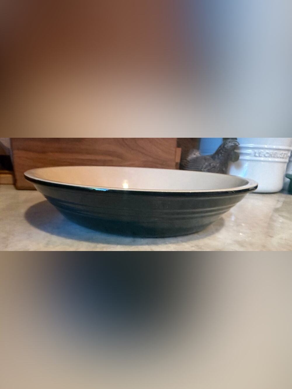 Le Creuset black classic stoneware pie dish 9”
